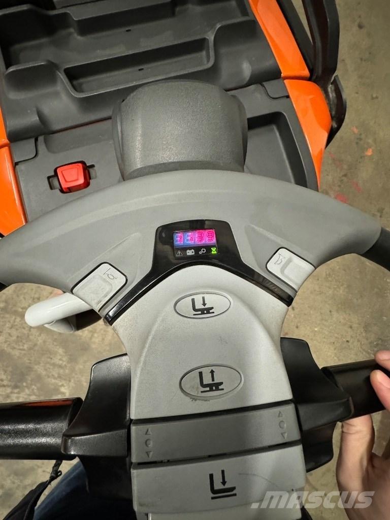 Toyota SPE160L Ручные штабелёры с электроподъёмом