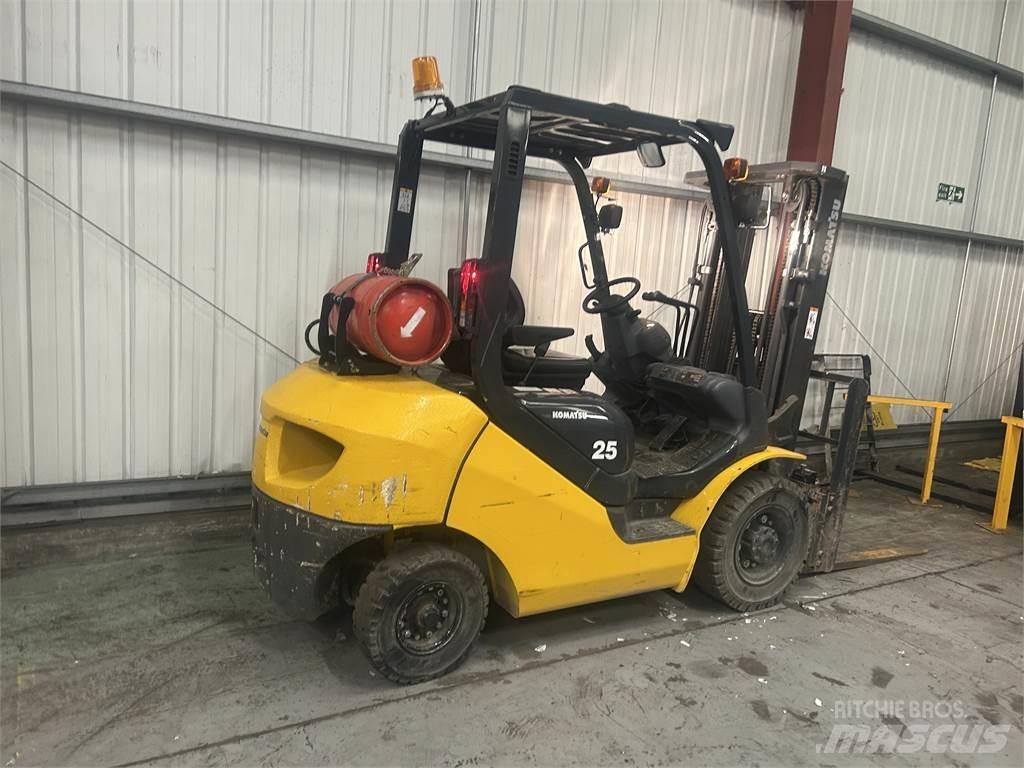 Komatsu FG25HT-17 Газовые погрузчики