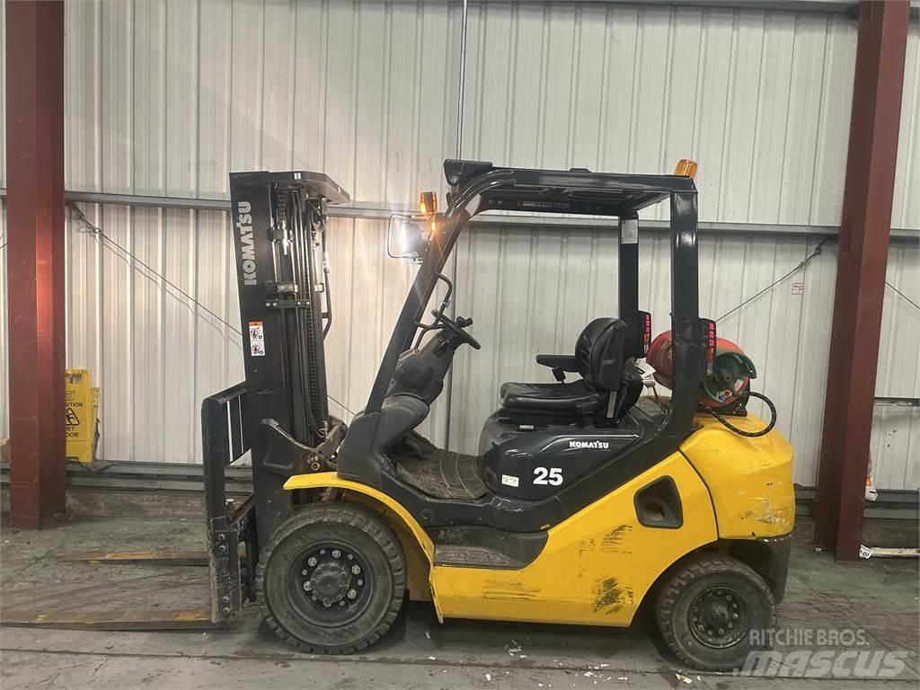 Komatsu FG25HT-17 Газовые погрузчики