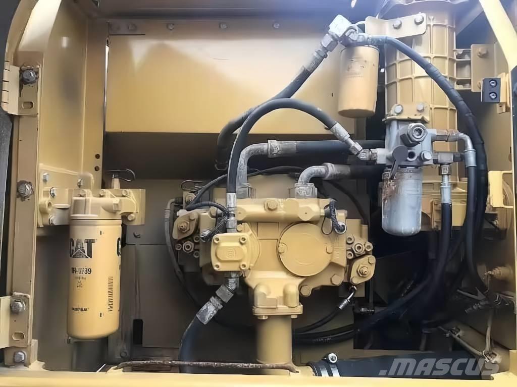 CAT 323 D L Гусеничные экскаваторы