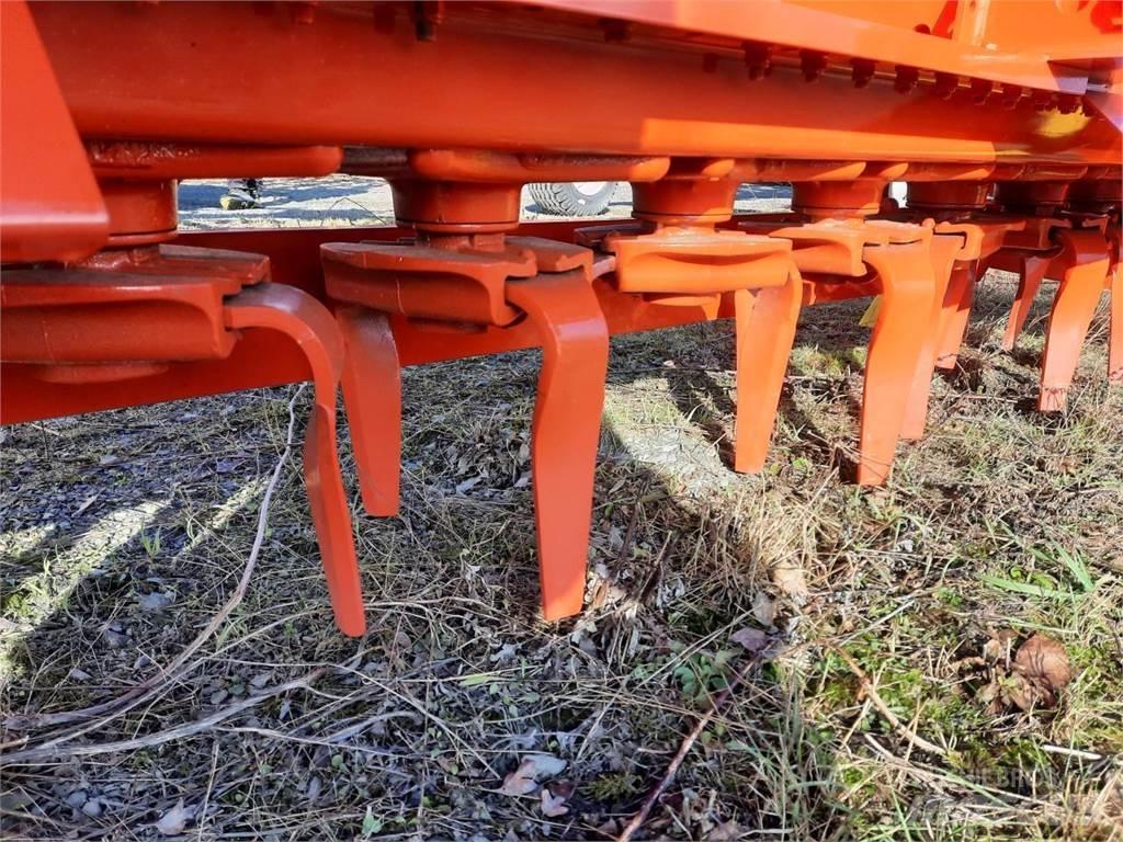 Kuhn HRB 303 D Почвеные фрезы
