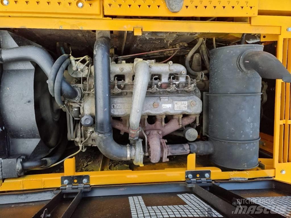 JCB JS 220 LC Гусеничные экскаваторы