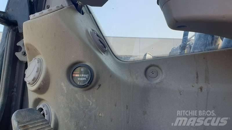Volvo EW 210 C Колёсные экскаваторы