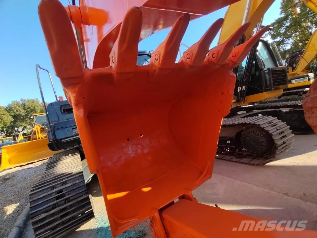Hitachi ZX 200 Гусеничные экскаваторы