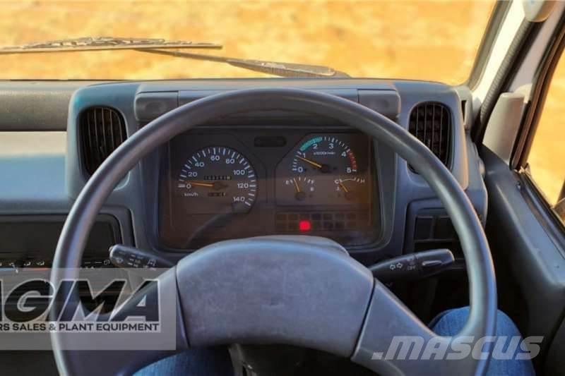 Nissan UD40 Специальные грузовики