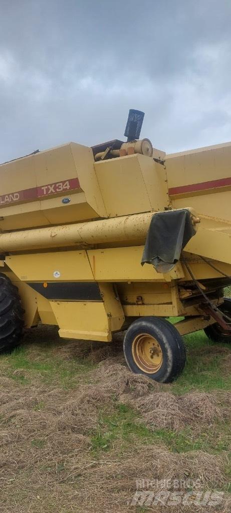New Holland TX 34 Зерноуборочные комбайны