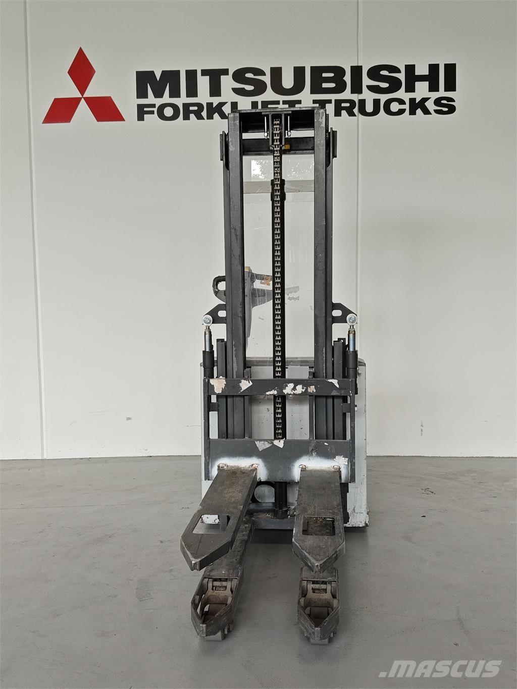 Atlet PSH160 Самоходные электроштабелёры