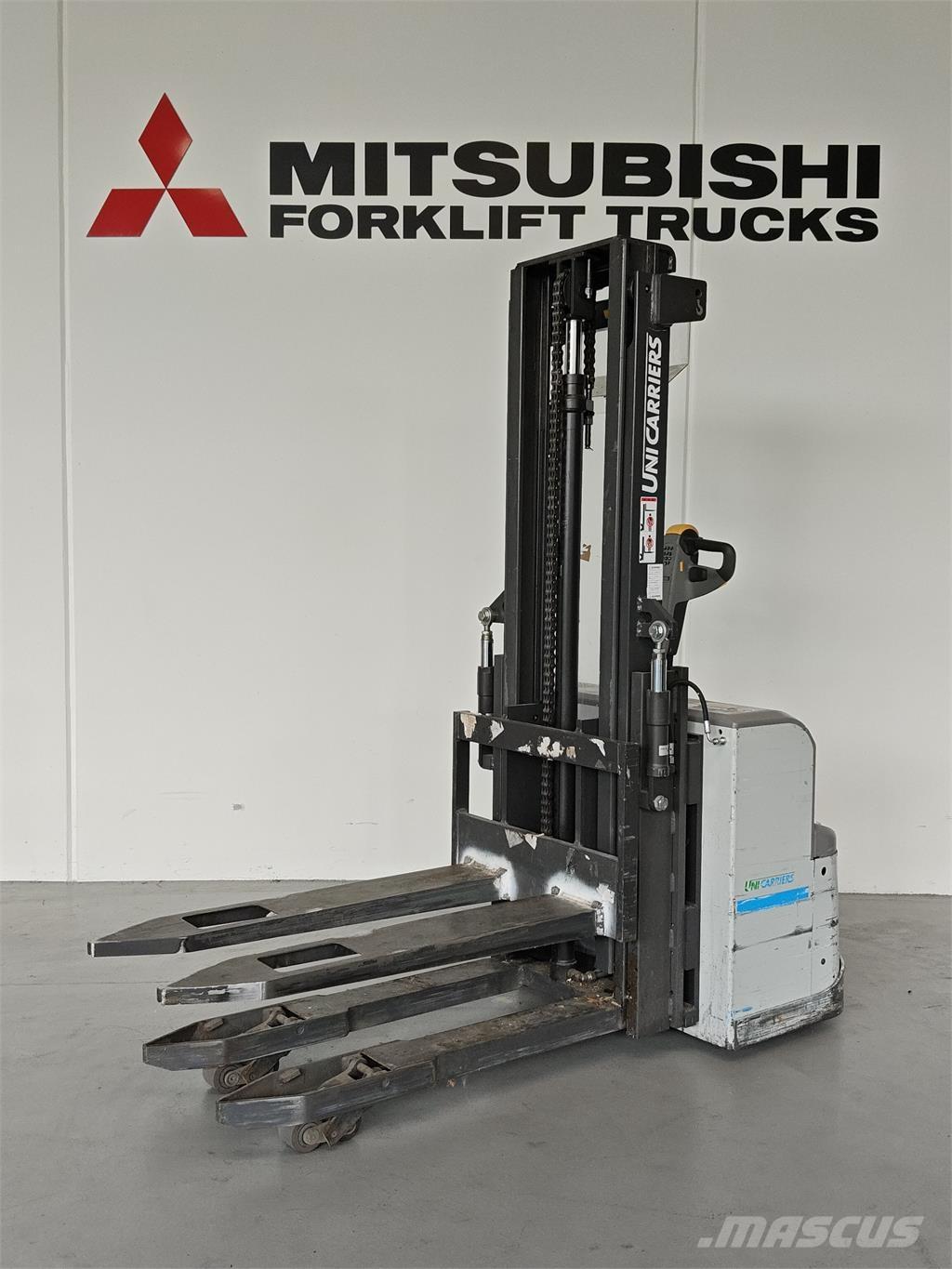 Atlet PSH160 Самоходные электроштабелёры