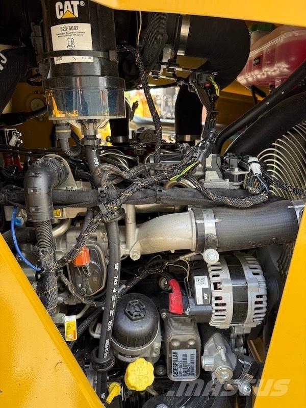 CAT 424 Экскаваторы-погрузчики