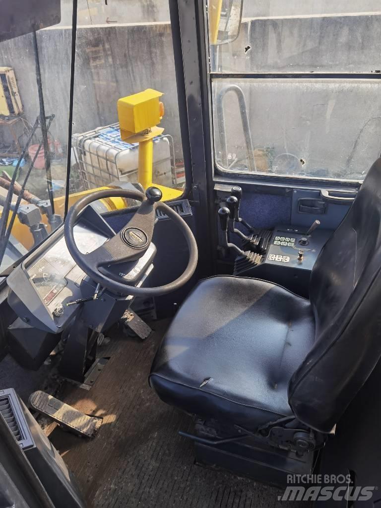 Komatsu WA 470 Фронтальные погрузчики