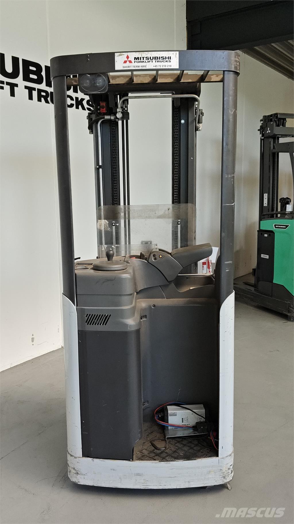 Atlet AJN160 Самоходные электроштабелёры