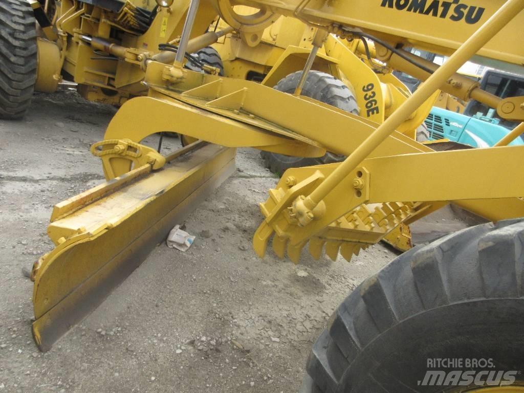 Komatsu GD 623 Грейдеры