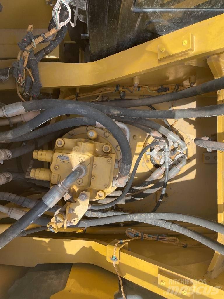CAT CAT330GC Малые экскаваторы 7т-12т