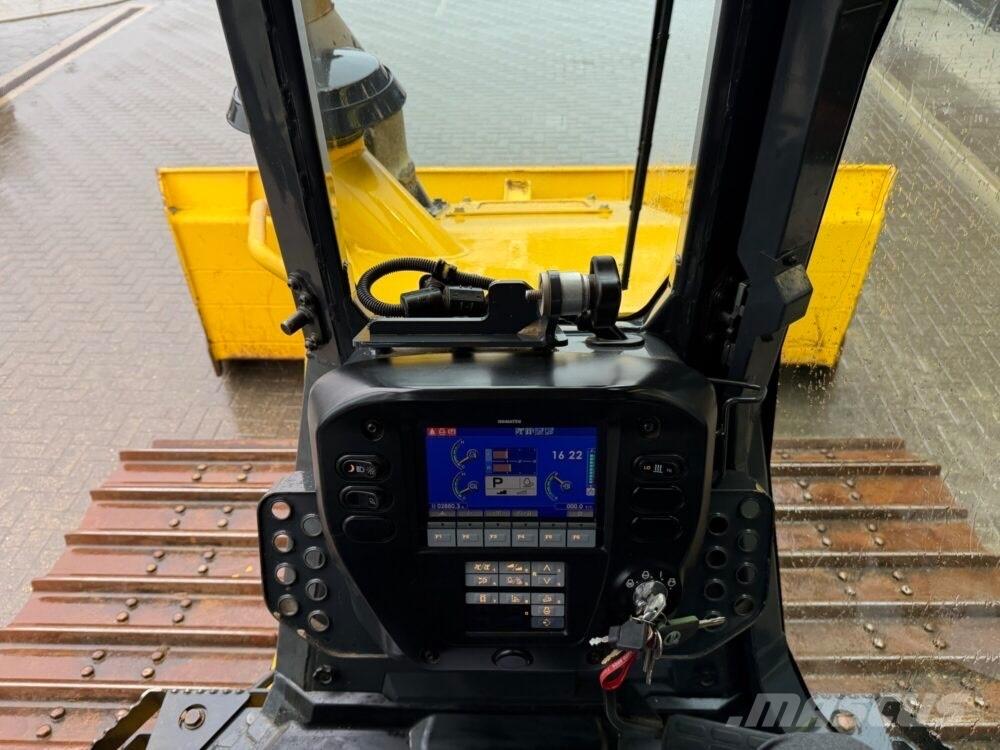 Komatsu D51PXi-24EO Гусеничные бульдозеры