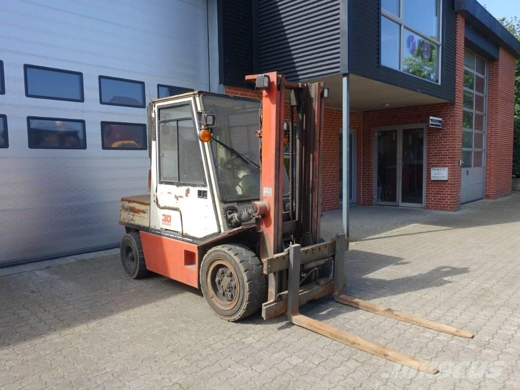 Nissan EGH02 A 30 U Дизельные погрузчики