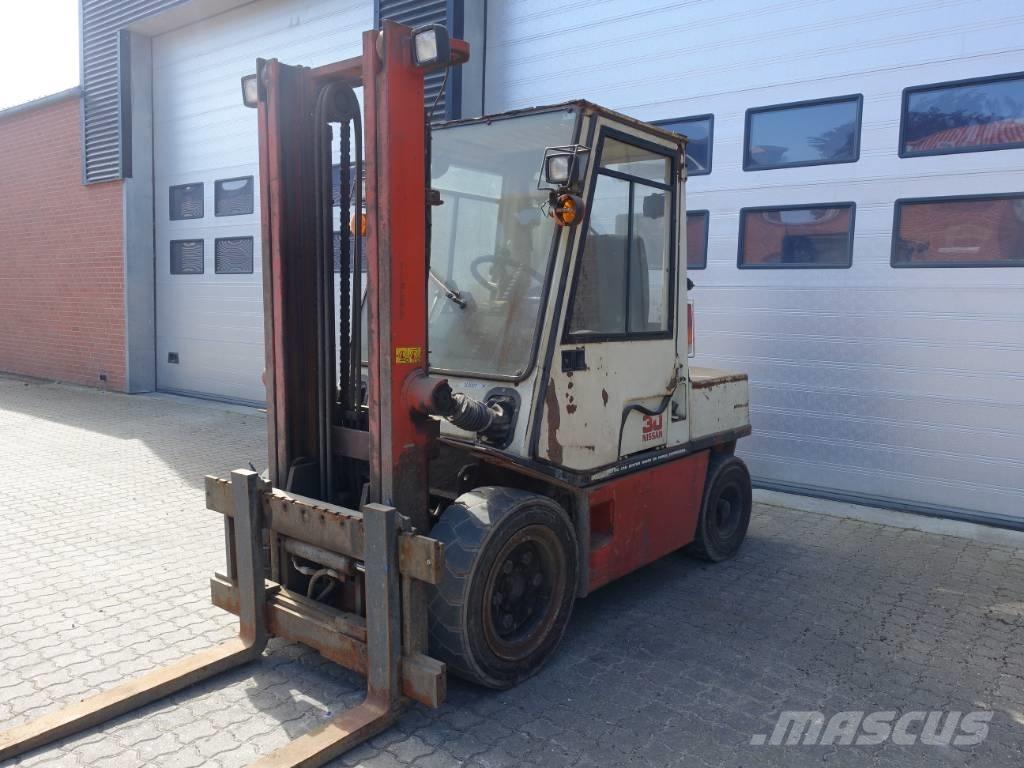 Nissan EGH02 A 30 U Дизельные погрузчики