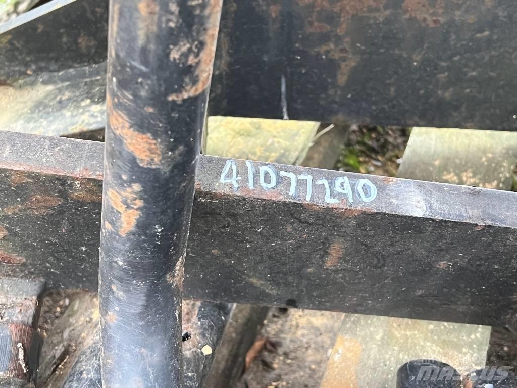 JCB Q FIT FORKS Комплектующие для погрузочных и сельхозмашин