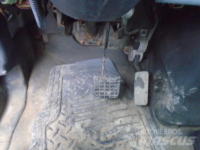 International 7400 Снежные отвалы и плуги