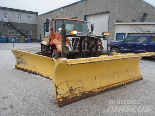 International 7400 Снежные отвалы и плуги