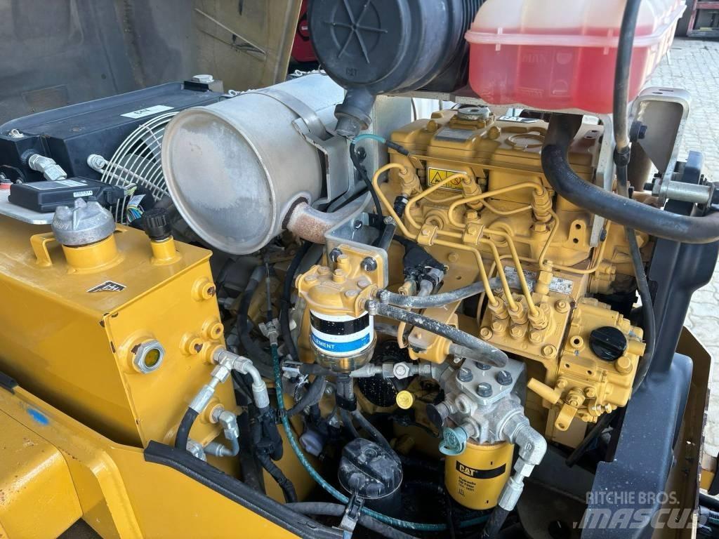 CAT CB 24 B Катки тротуарные