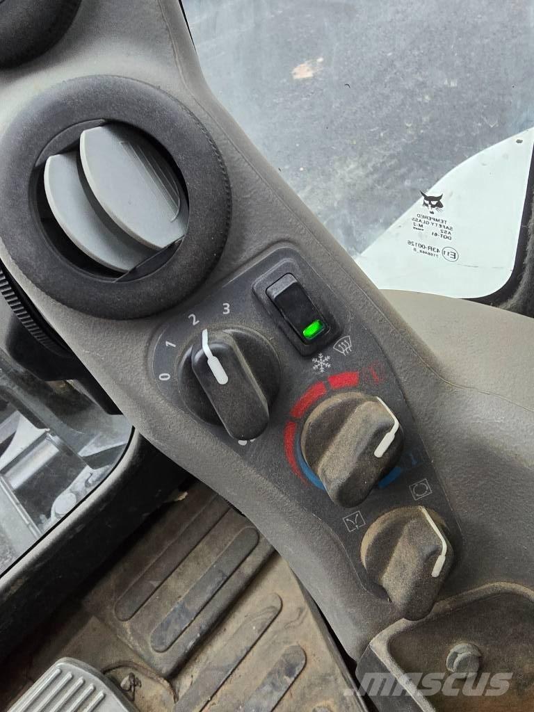 Bobcat E55 Мини-экскаваторы