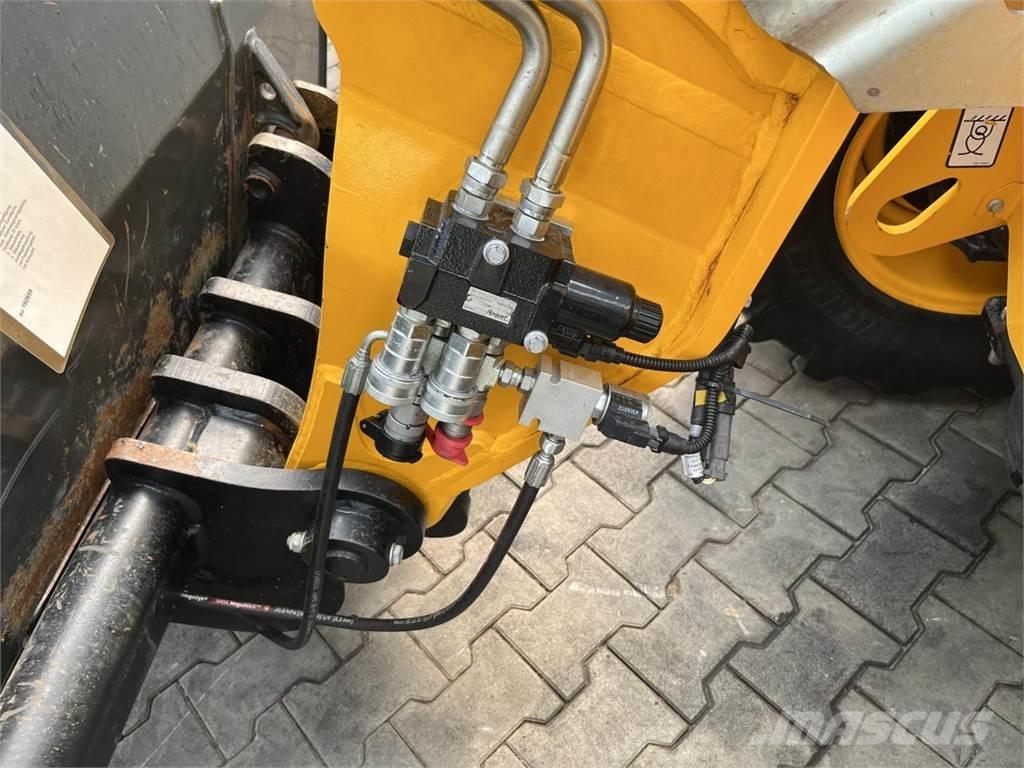 JCB 525-60 Hi Viz Сельскохозяйственные телескопические погрузчики