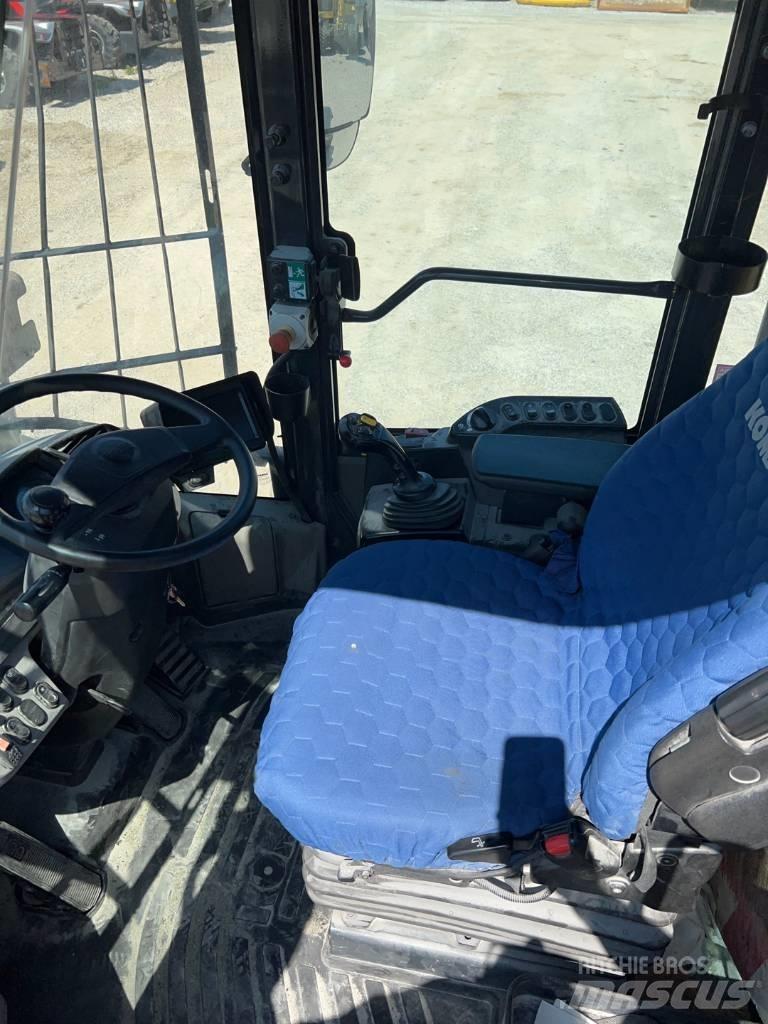 Komatsu WA 270-8 Фронтальные погрузчики