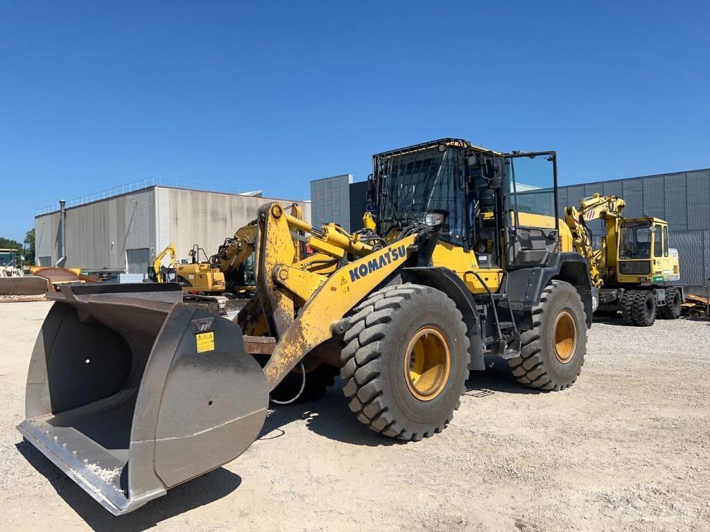 Komatsu WA 270-8 Фронтальные погрузчики