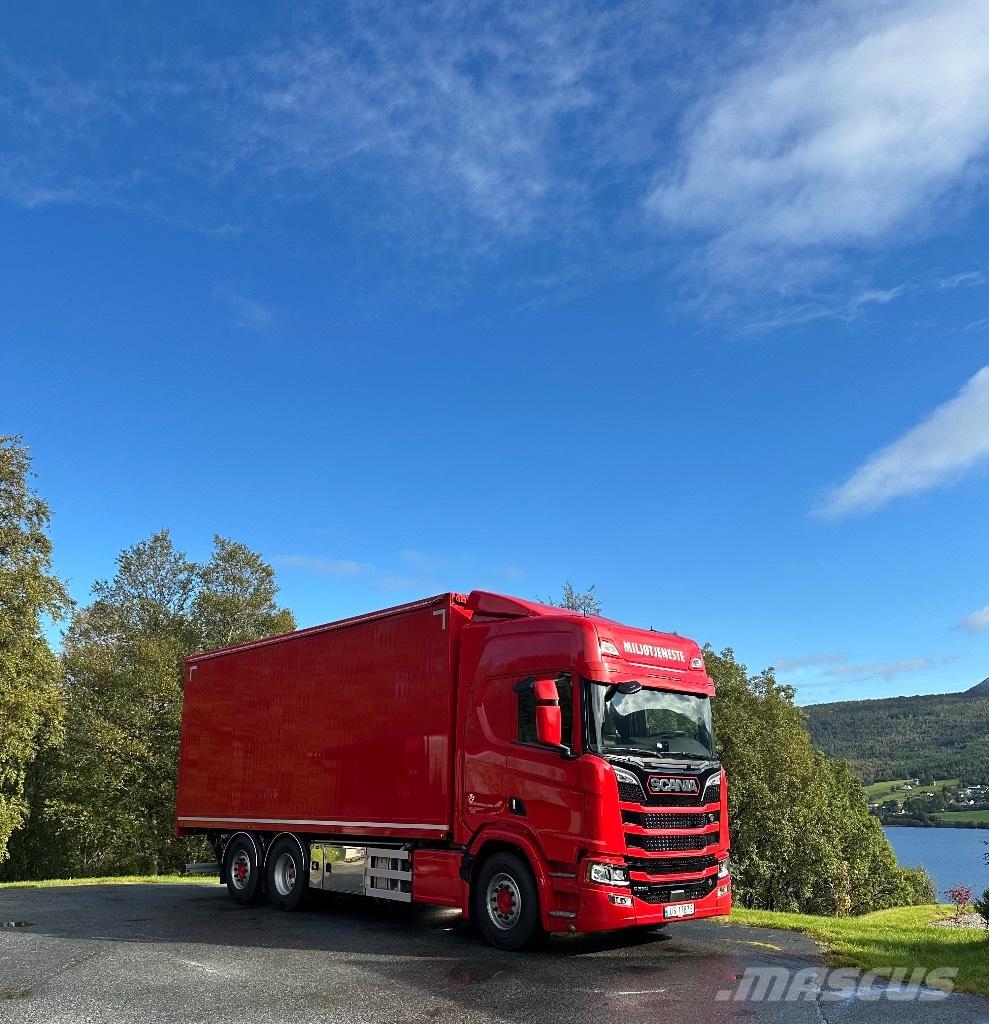Scania R 590 Грузовики-Щеповозы