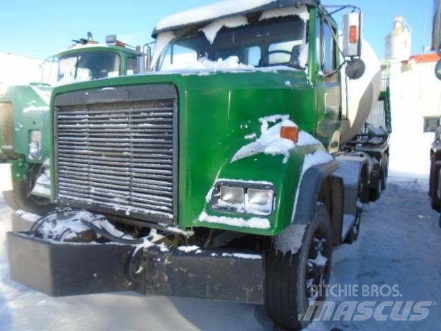Freightliner FLC 112 Специальные грузовики