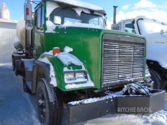 Freightliner FLC 112 Специальные грузовики
