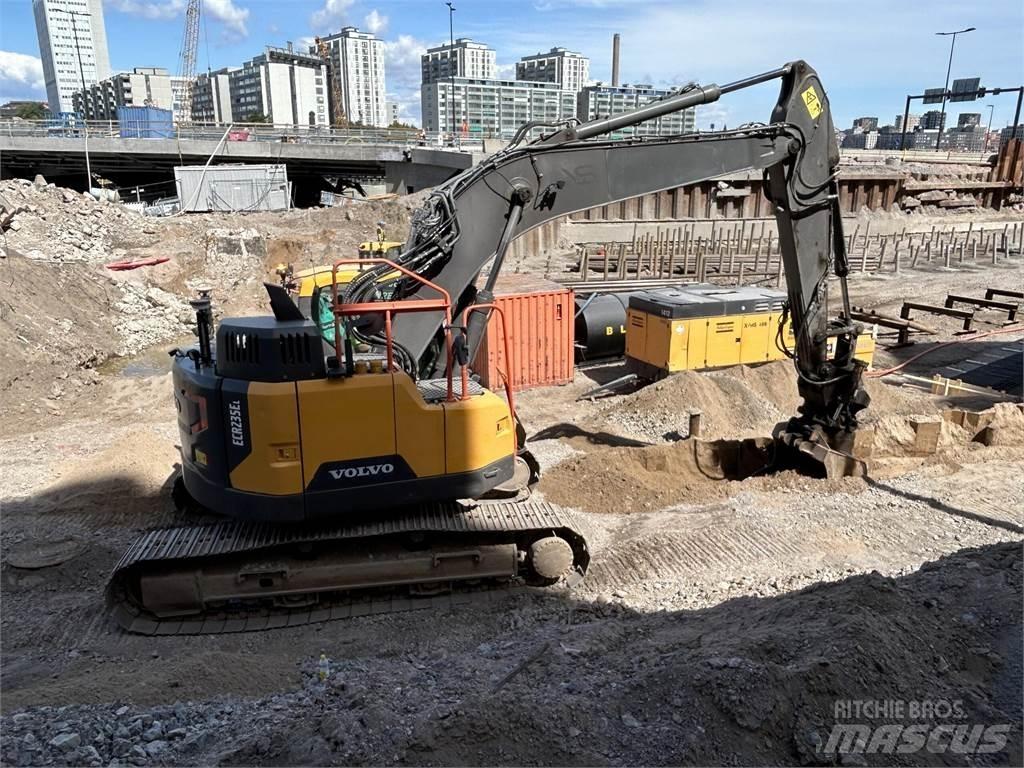 Volvo ECR235EL Гусеничные экскаваторы