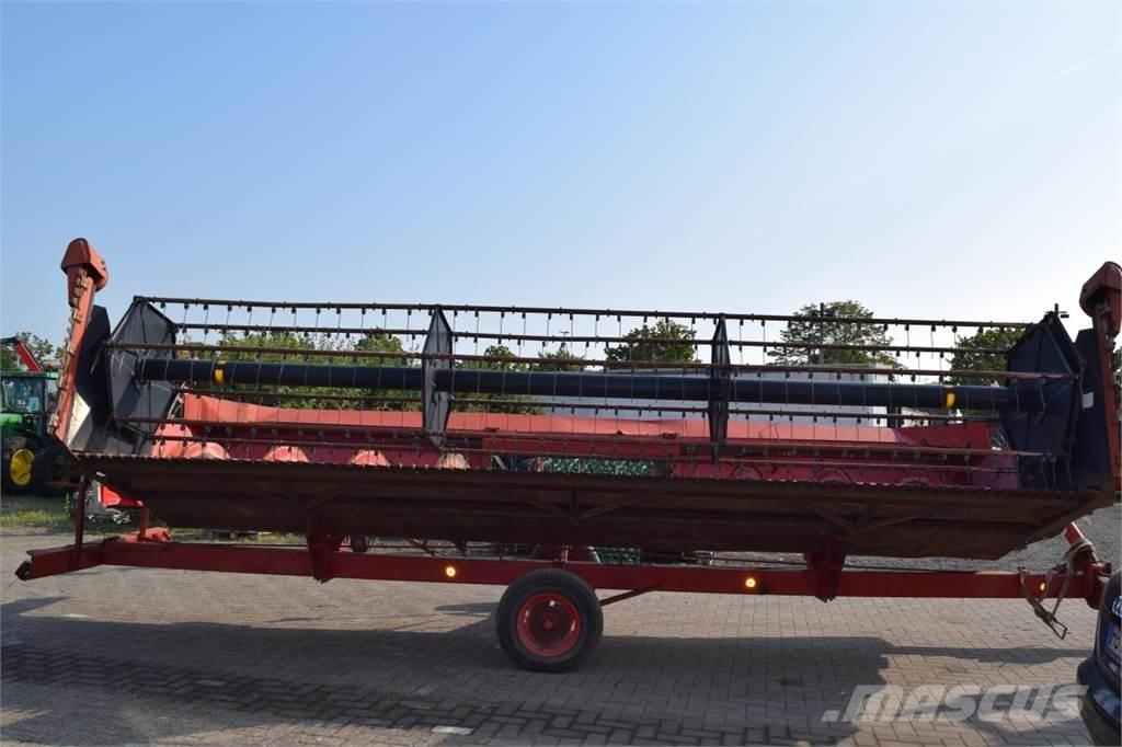 Case IH 1680 Axial Зерноуборочные комбайны