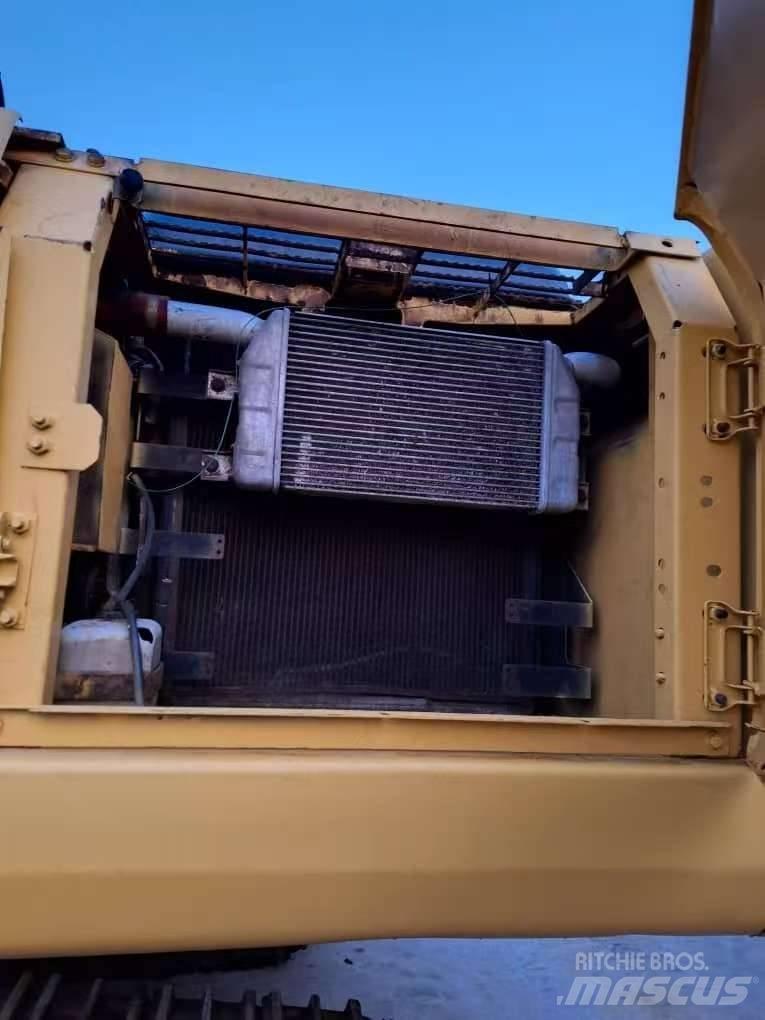 Komatsu PC 200-7 Гусеничные экскаваторы