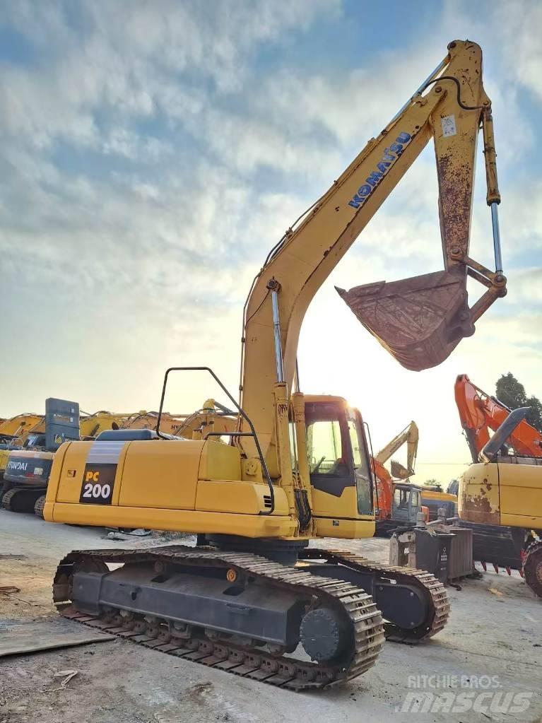 Komatsu PC 200-7 Гусеничные экскаваторы