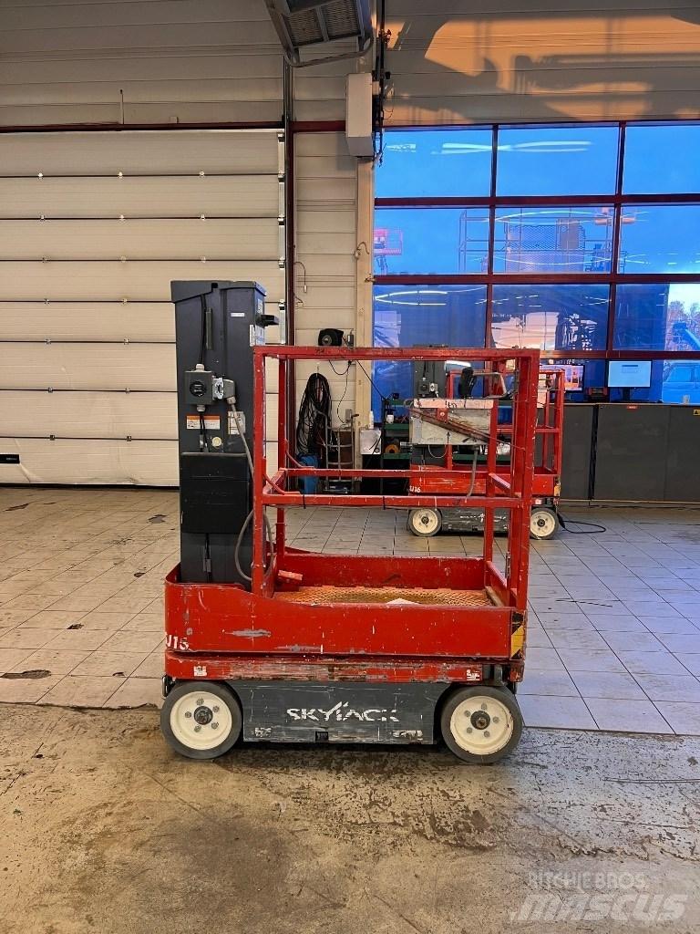 SkyJack SJ 16 Вертикальные мачтовые подъемники