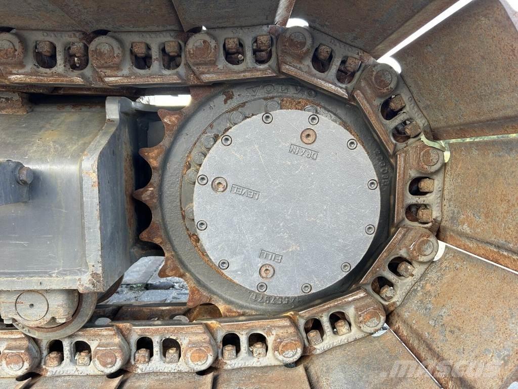 Volvo ECR145EL Гусеничные экскаваторы