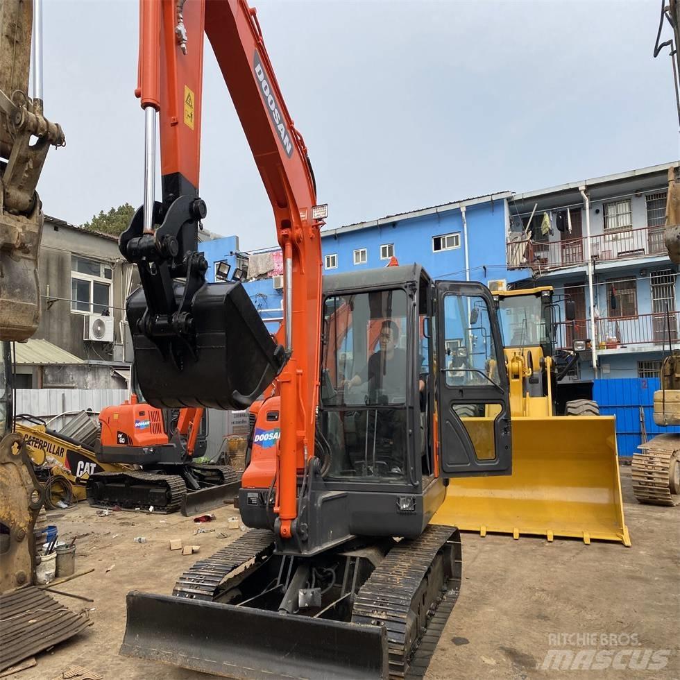 Doosan DX 60 Гусеничные экскаваторы