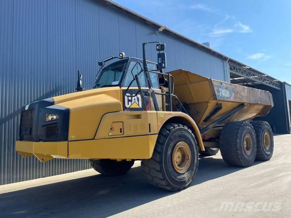 CAT 740B Шарнирно-сочленённые самосвалы