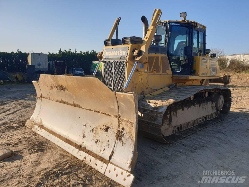 Komatsu D65PXi-18 Гусеничные бульдозеры
