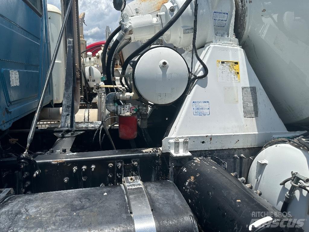 Mack GU 800 Специальные грузовики