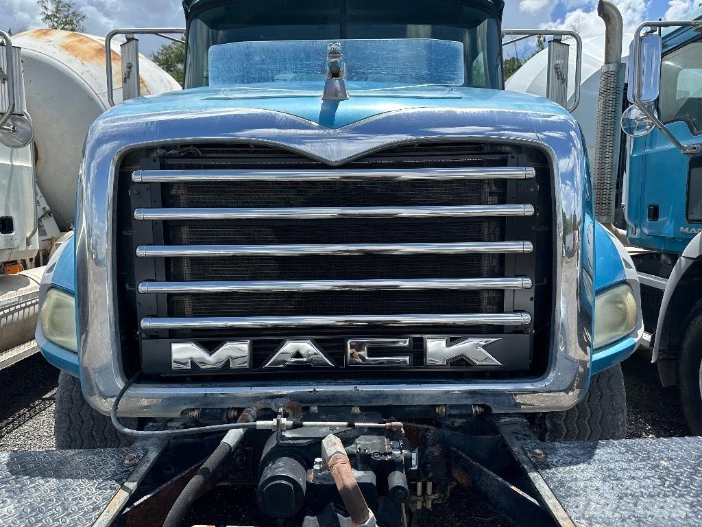 Mack GU 800 Специальные грузовики
