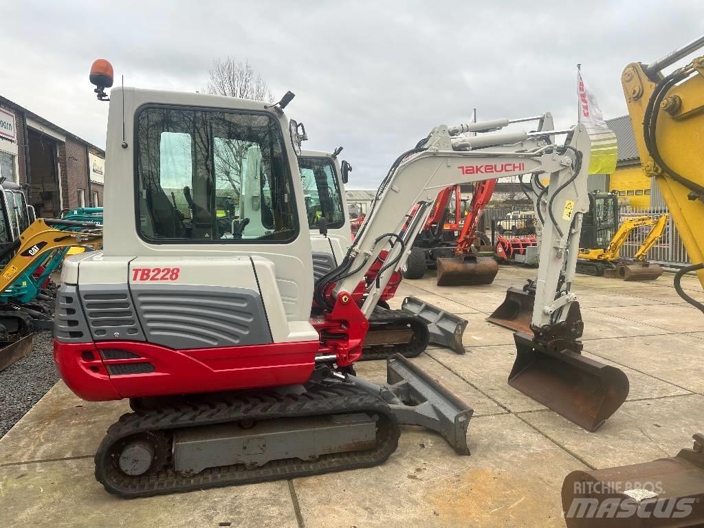 Takeuchi TB228 Мини-экскаваторы