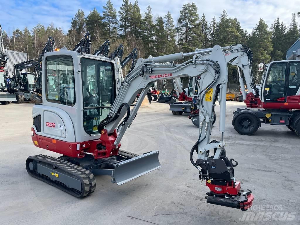 Takeuchi TB 225 Мини-экскаваторы