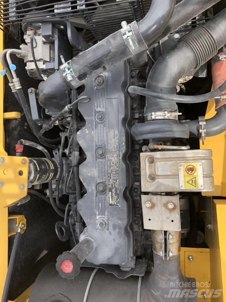 Komatsu 210LC-8 Гусеничные экскаваторы