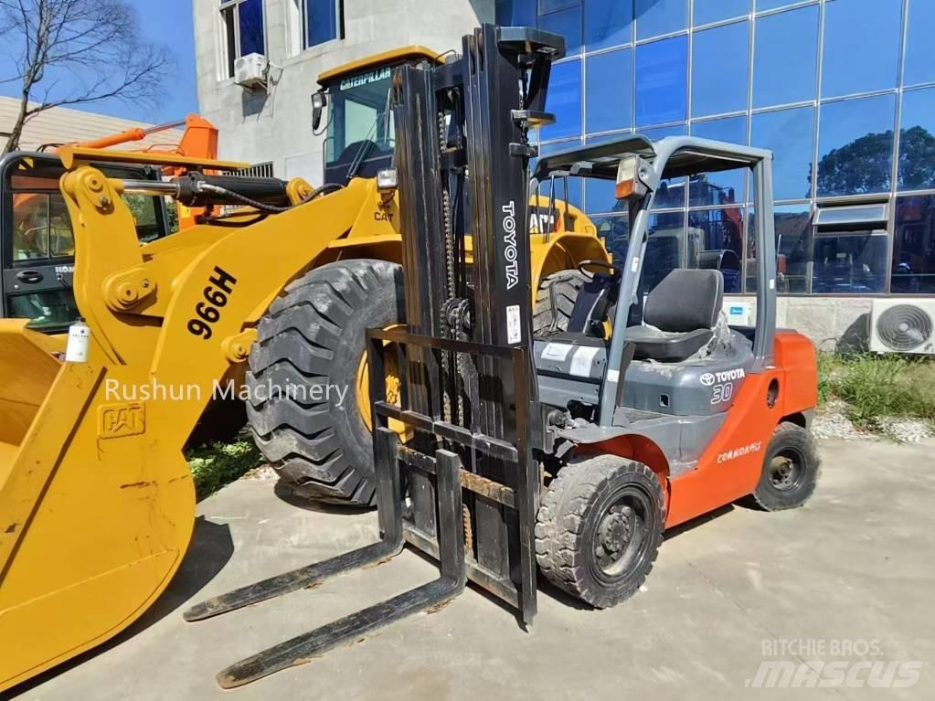 Toyota 8 FD 30 Дизельные погрузчики