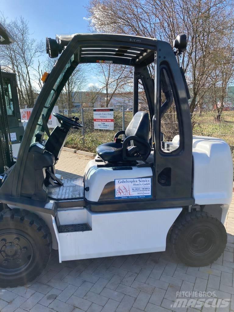 Nissan YG1D2A32Q Дизельные погрузчики