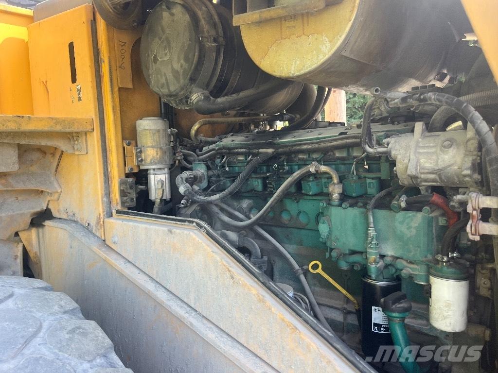 Volvo L 120 E Фронтальные погрузчики
