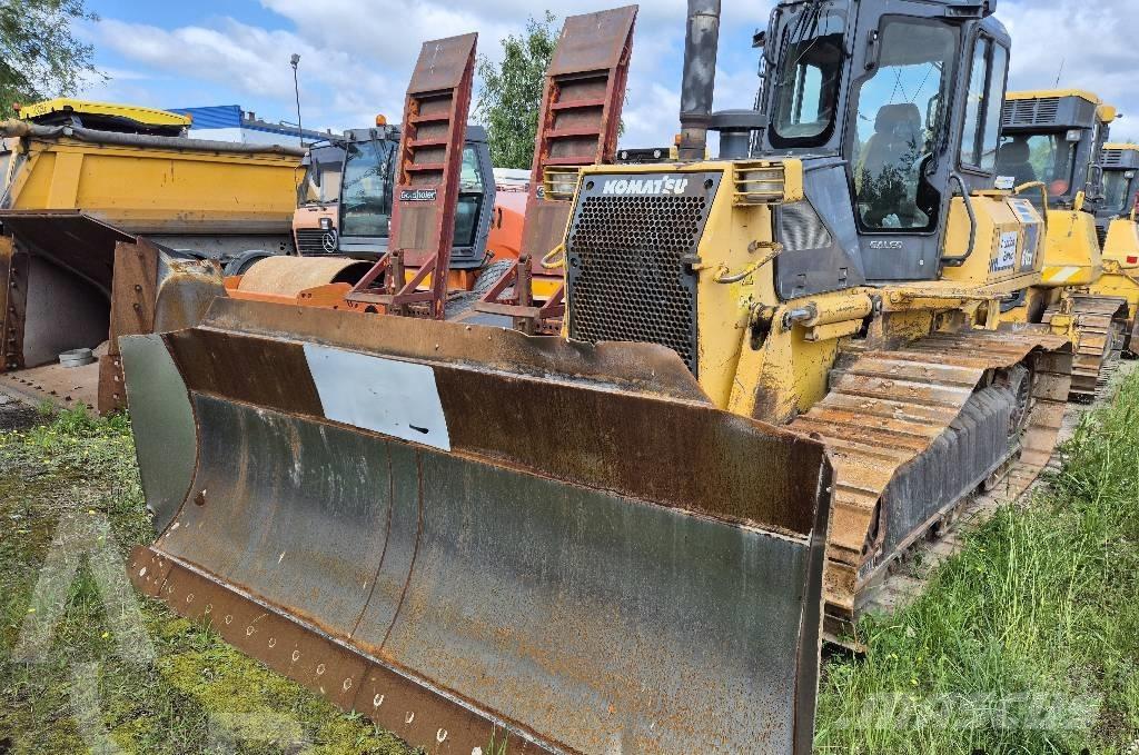 Komatsu D 61 EX-15 Гусеничные бульдозеры