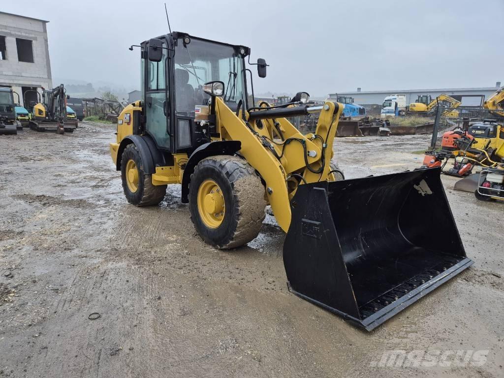 CAT 906M Фронтальные погрузчики